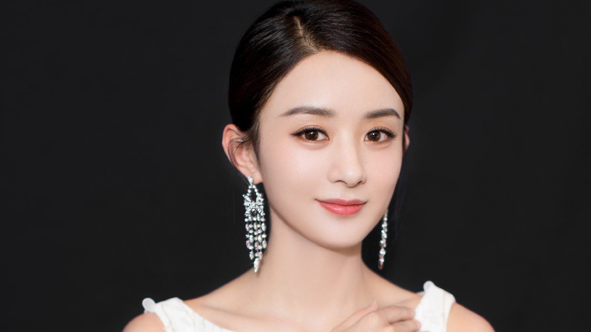 跨越界限的英雄，尼克斯硬仗险胜马刺，塔图姆竟成关键先生