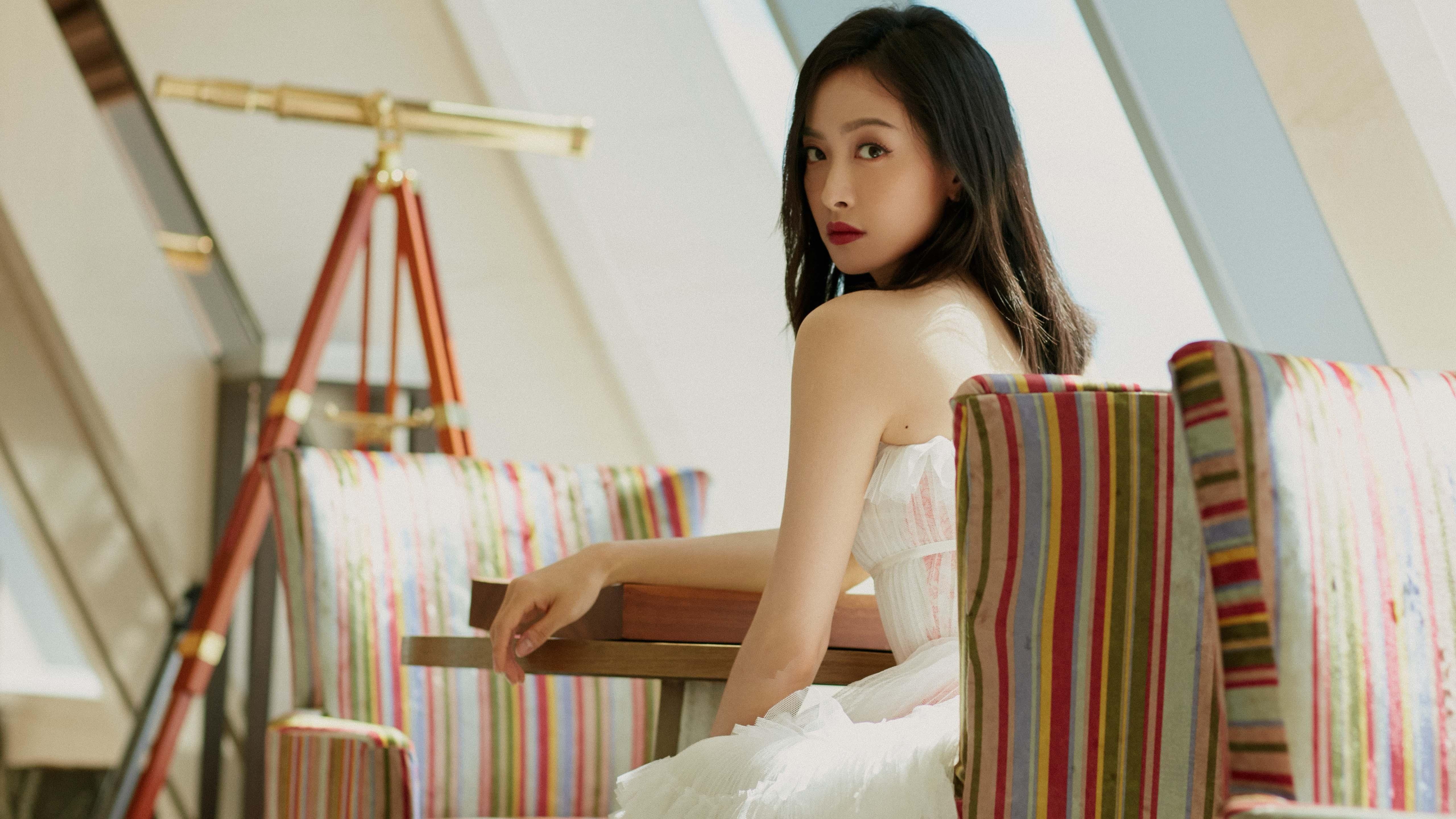 足球双线传奇，巴拉圭强势击溃埃及，加克波欧冠决赛接管战场